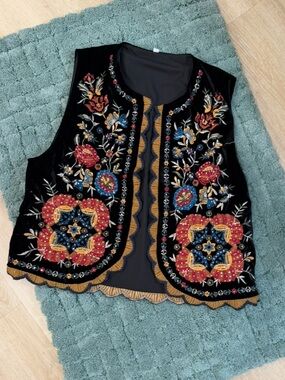 Vintage Black Embroidered Floral Velvet Vest with Gold Trim L